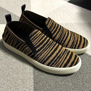 Earth Zen Spree Zebra Animal Print Slip On Knit Sneakers Women's Size 8